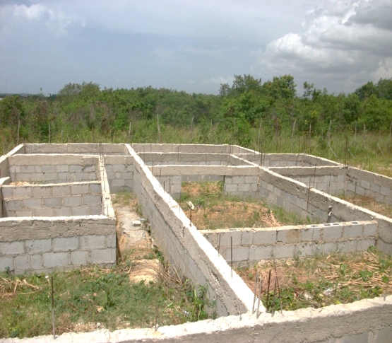 Cimientos del proyecto de FUNSADOM en Los Casabes
