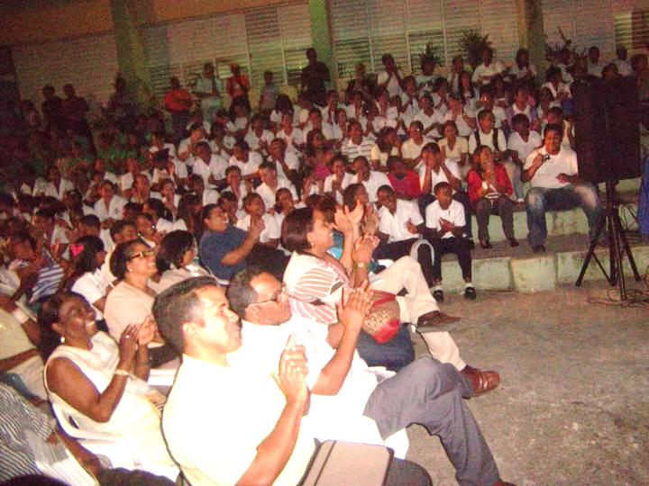 Estudiantes reunidos en el Debate Constitucional Estudiantil