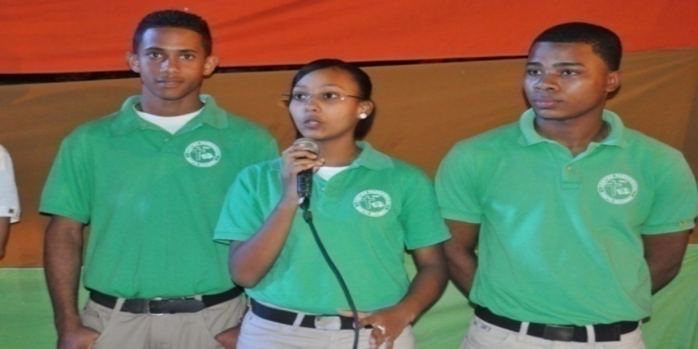 Estudiantes participando en el Debate Constitucional Estudiantil