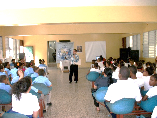 Curso taller Conociendo Nuestra Constitución con estudiantes