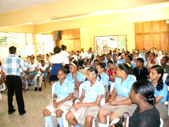 Estudiantes en el curso taller sobre la Constitución
